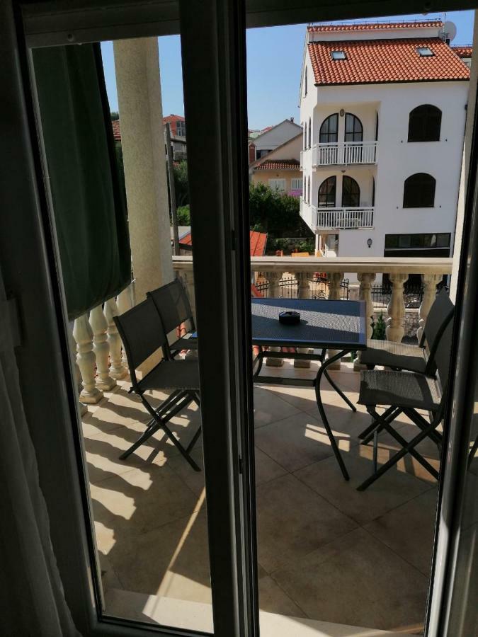 Apartmani Jureta Okrug Gornji Exterior foto